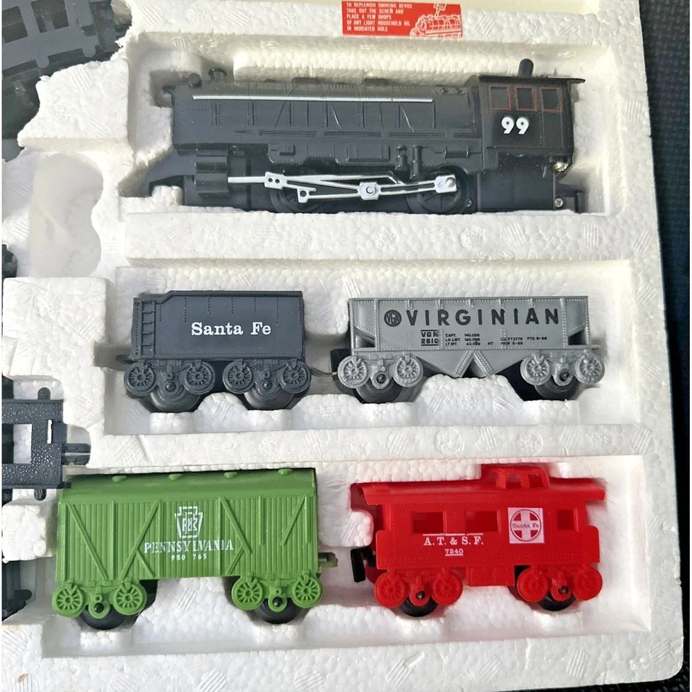 New Bright 1986 Old Smokey Battery Operated Train Set No. 2825 Made in Hong Kong